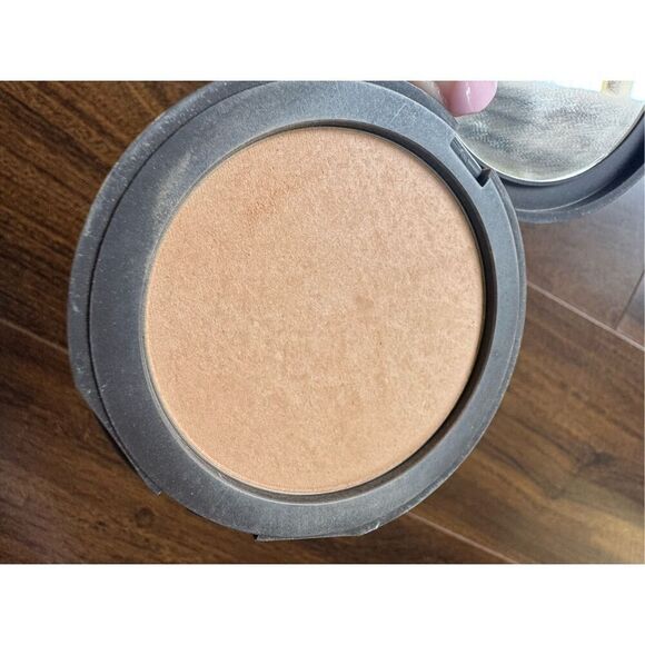 Tarte smooth operator™ Amazonian clay tinted pressed in Tan finishing powder - Picture 4 of 4